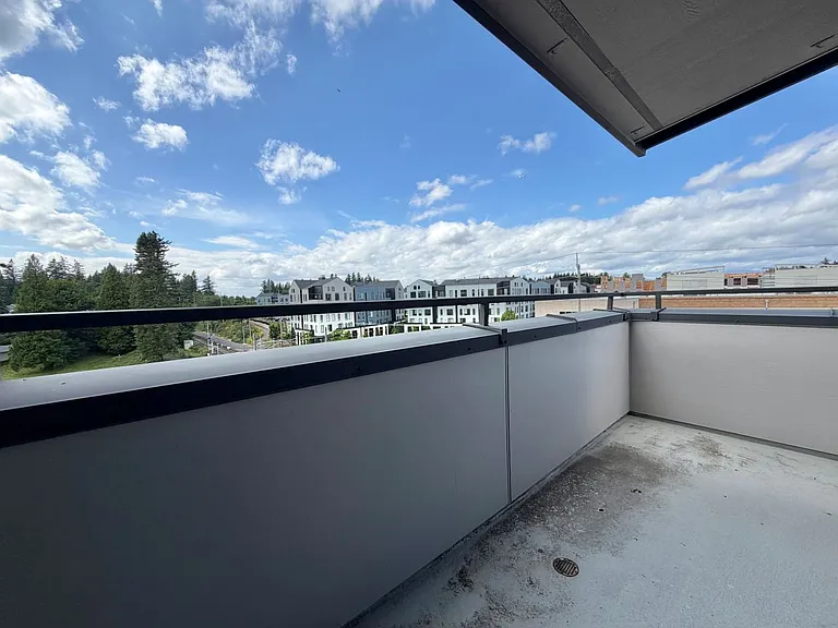The Crossings at Gresham Station — Photo 56
