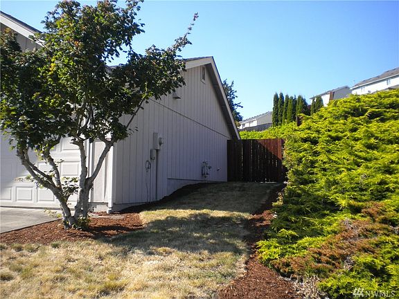 5th image of 813 131st Street Ct E