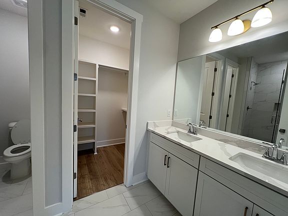 5th image of 701 Miramar Ln