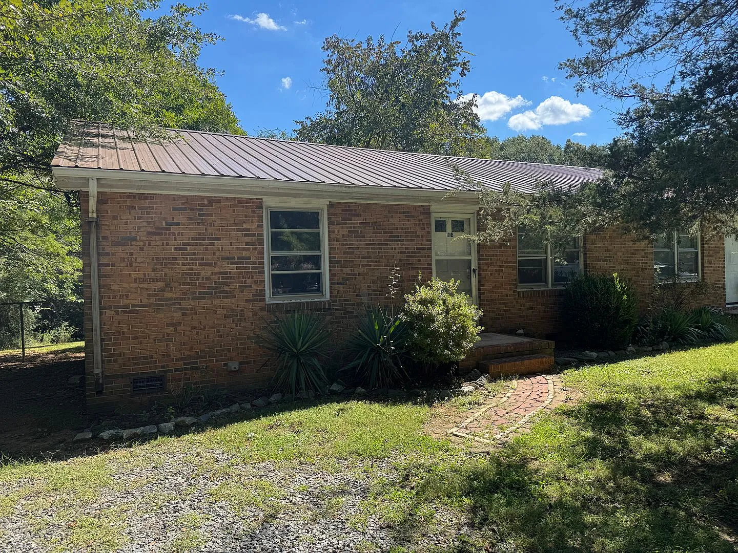 110 Leslie Drive — Photo 4