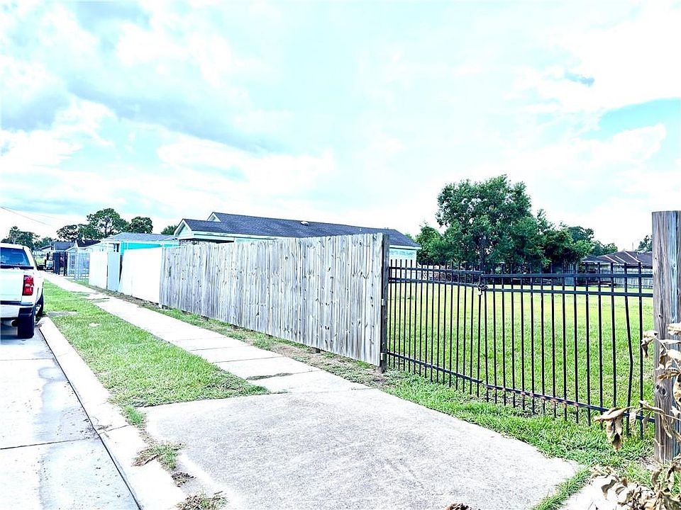 2nd image of 4626 Majestic Oaks Dr