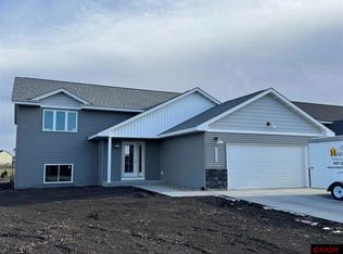 2208 Anchorage Dr, North Mankato, MN 56003