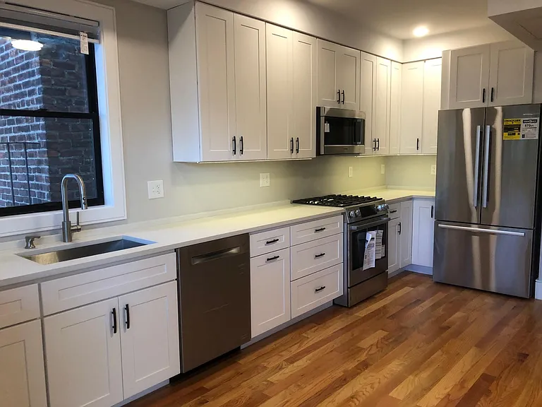 914 E Broadway #2 — Photo 5