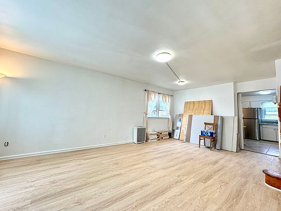 3rd image of 319 Britton Ave