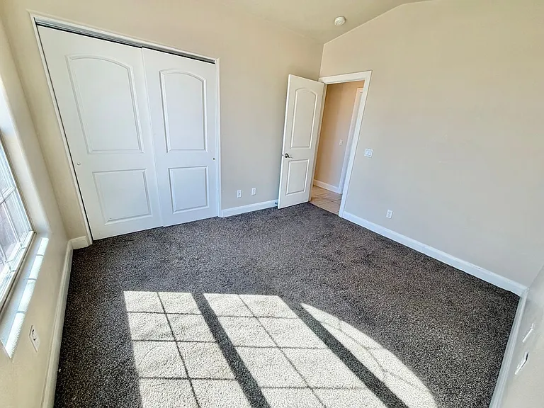 887 N Caddington Rd — Photo 7
