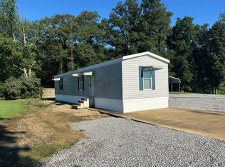 401 Middleton St, Iuka, IL 62849