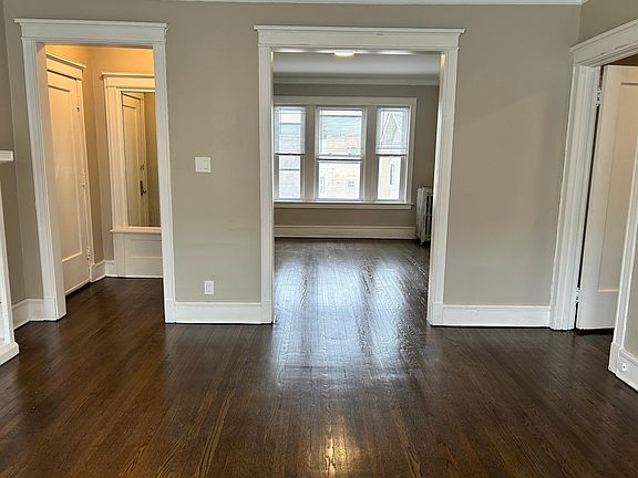 2nd image of 3040 W Sunnyside Ave #C2