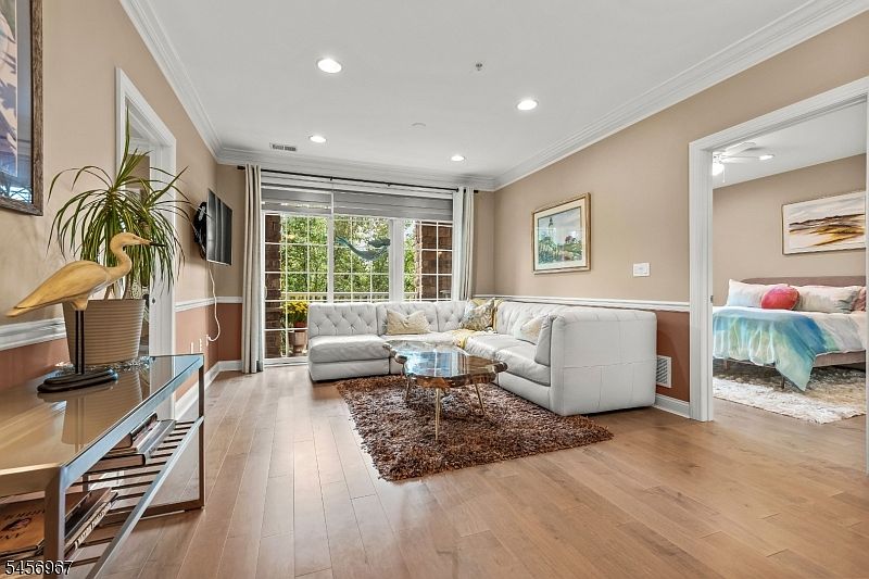 1st image of 463 Victoria Drive