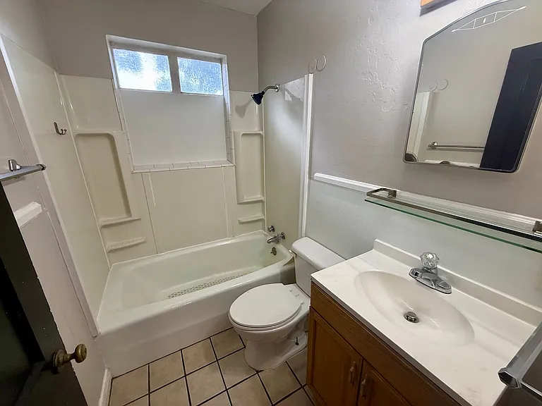 1009 Flint St — Photo 7