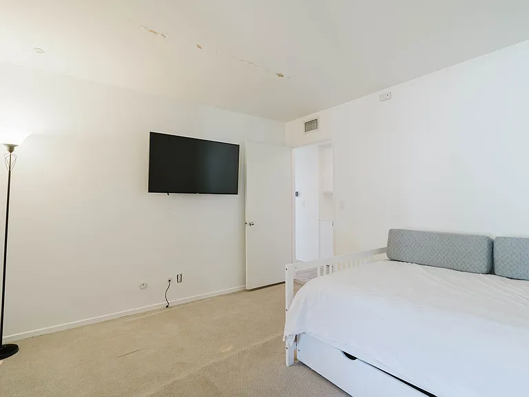 906 Whitehaven Ter — Photo 23