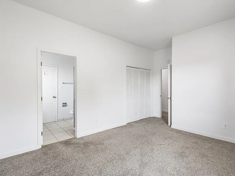 1336 1/2 Park Ave — Photo 20