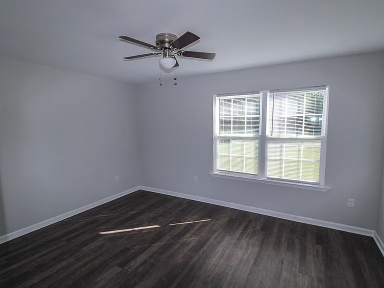 124 Callaway Cres — Photo 12