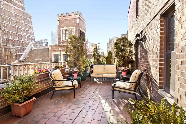 Sold by Stribling | media 4