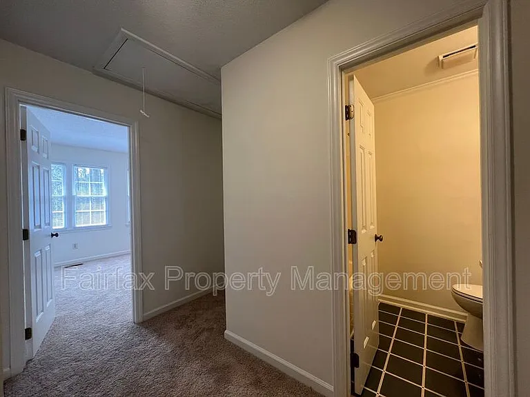 112 Greenmont Ln — Photo 12