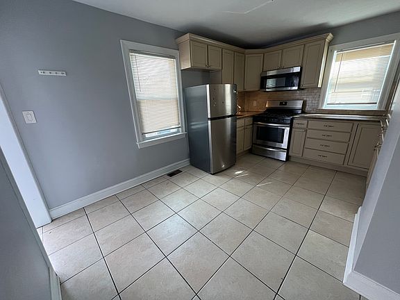 2nd image of 38 Soundview Ave Unit B