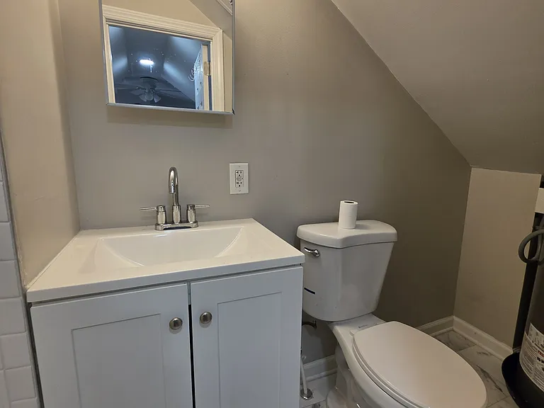 800 N Grove Ave #B — Photo 8