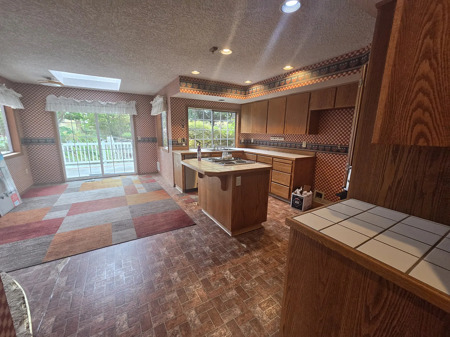 4 bed, 2142 sqft, $3,500 — Photo 4