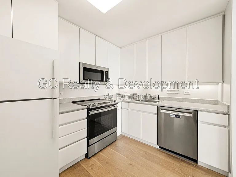 5445 N Sheridan Rd #2810 — Photo 5