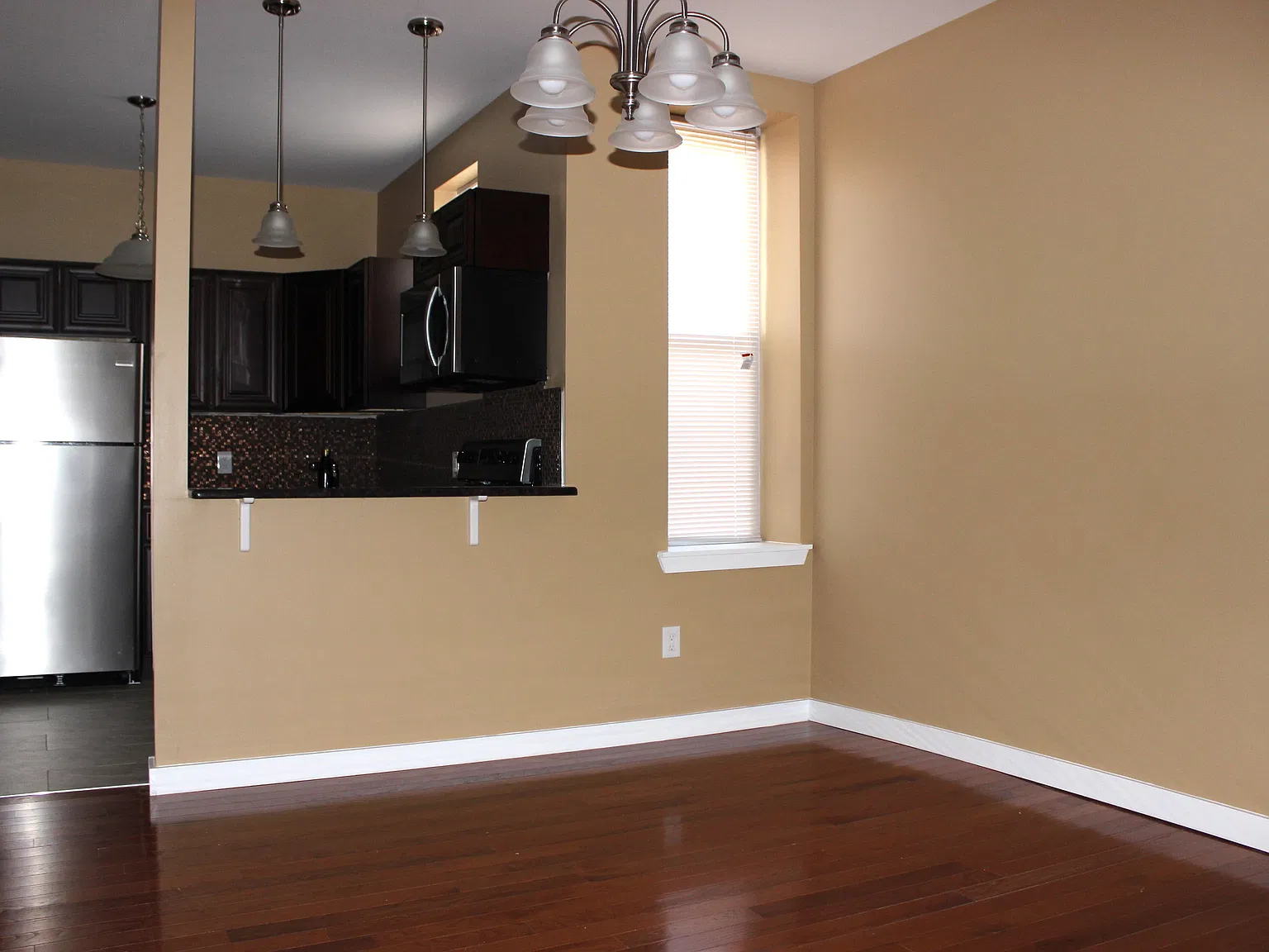 2 bed, 665 sqft, $975 — Photo 2