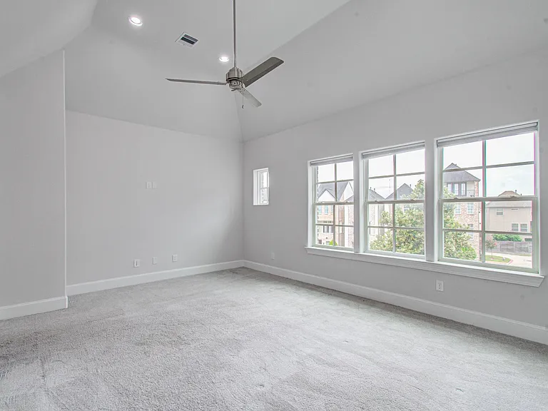 9532 London Bridge Sta — Photo 38