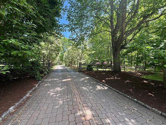 4th image of 43 Oak Hill Rd