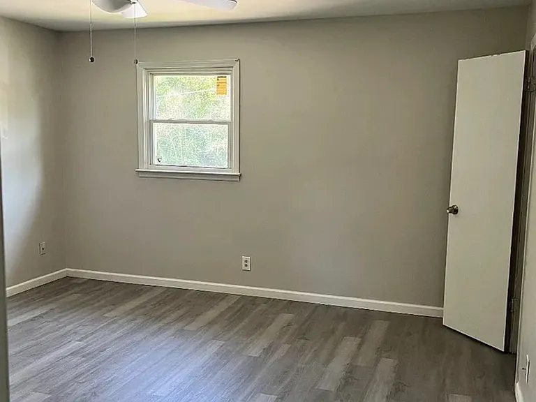 1118 Clinton Rd — Photo 9