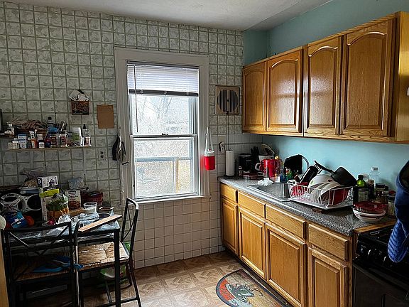 3rd image of 208 33rd Ave