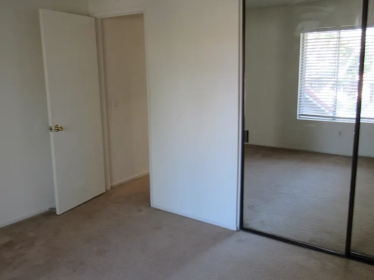 4820 Penrose Ave — Photo 13