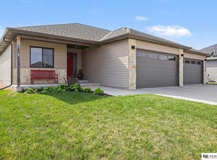 811 Terrace View Dr, Hickman, NE 68372