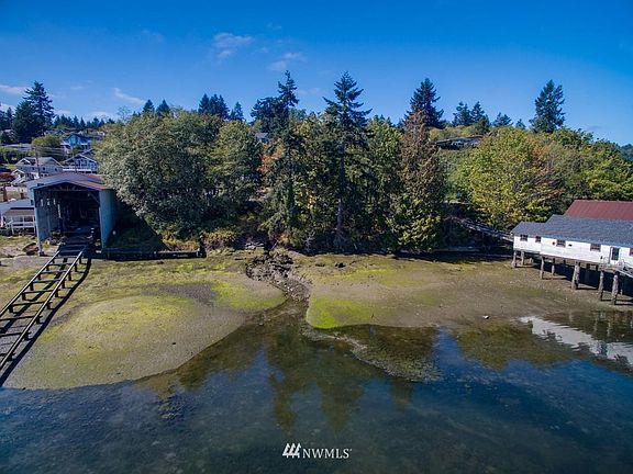 3rd image of 3809 Harborview Dr