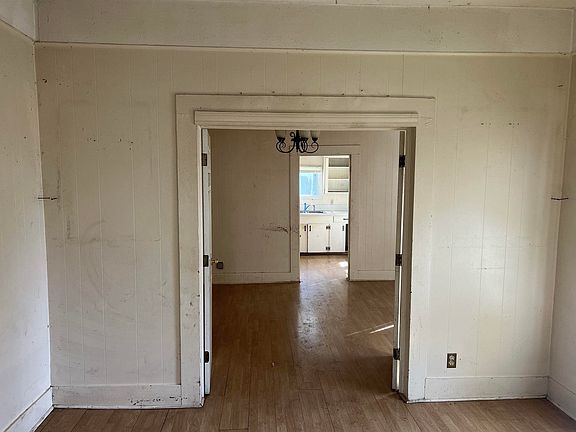 3rd image of 402 E Texas Ave