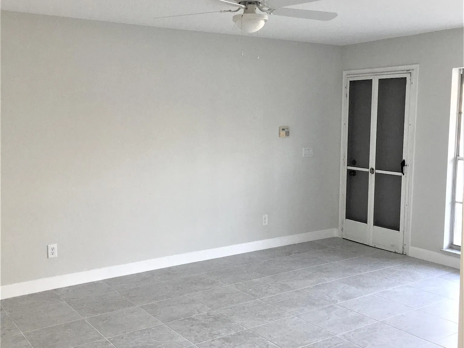 4398 Hamilton Ln — Photo 3