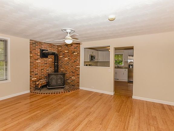 5th image of 77 Monroe St