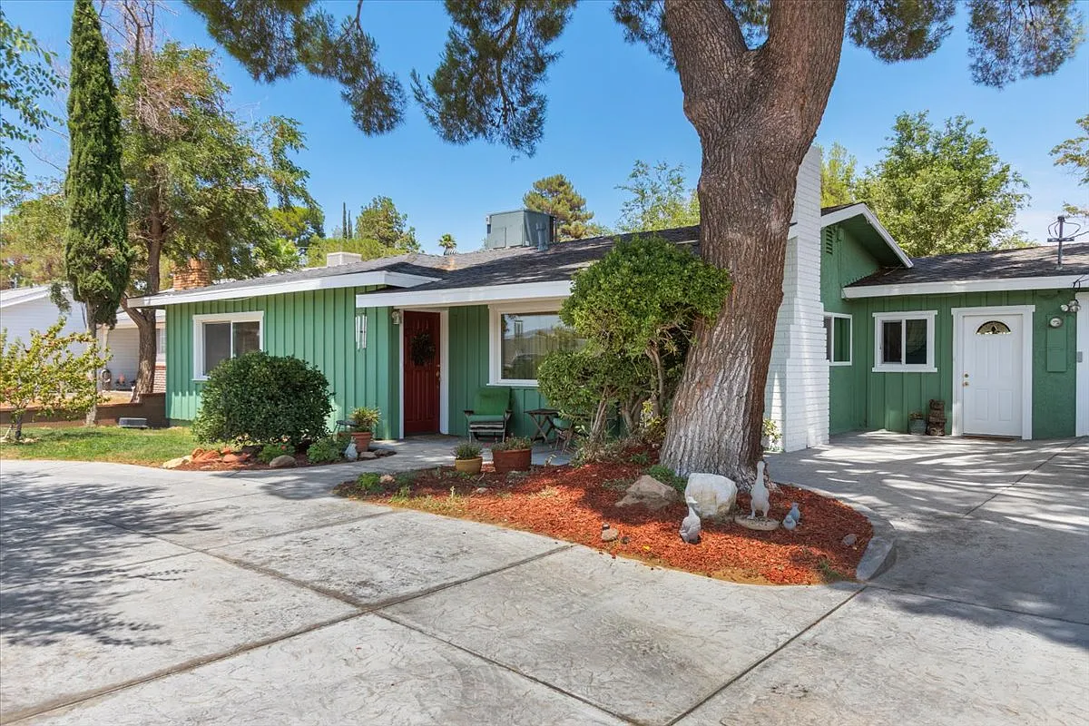 3 bed, 1987 sqft, $3,200 — Photo 1