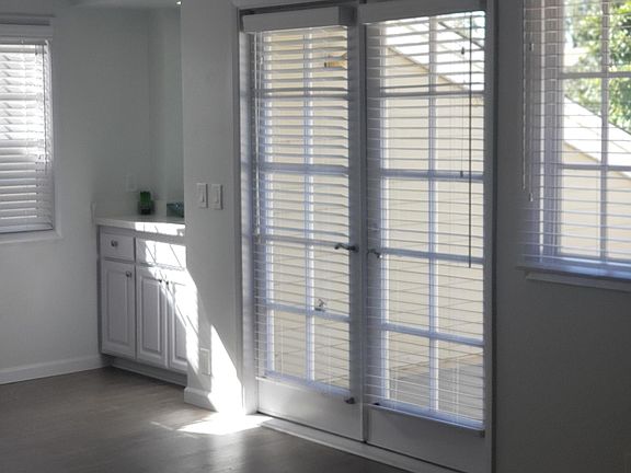 5th image of 512 Poinsettia Ave