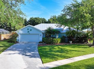 475 53rd Sq, Vero Beach, FL 32968