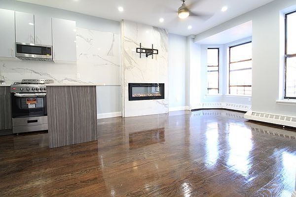 1st image of 952 Bergen St #6F