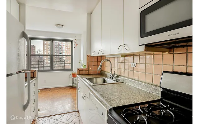 Sold by Douglas Elliman | media 20