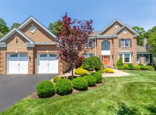 8 Monto Dr, Cortlandt Manor, NY 10567