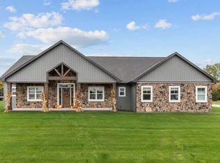 N8822 Noe Rd, Menasha, WI 54952