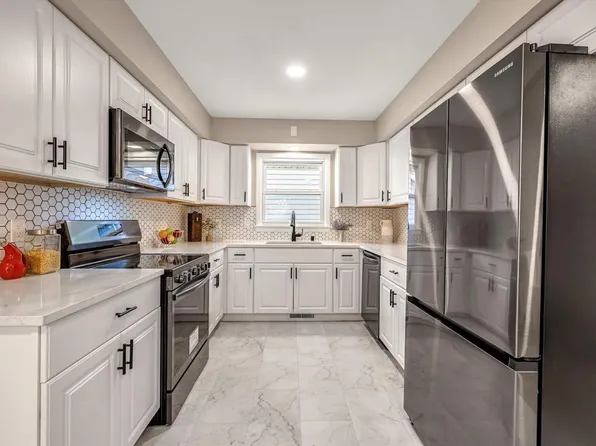 1207 South 98th STREET, West Allis, WI 53214