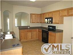 4th image of 805 Lone Pine Dr