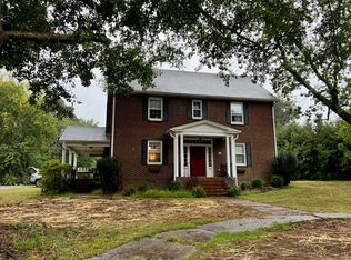 406 3rd Ave NE #A, Hickory, NC 28601