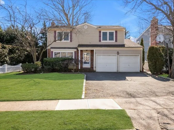 16 Arlington Avenue, Rockville Centre, NY 11570