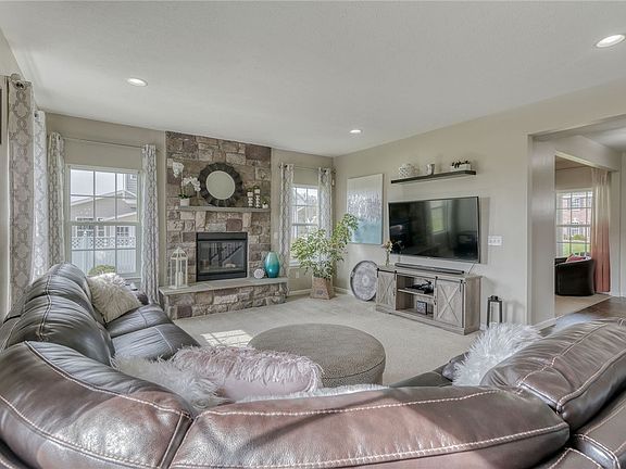4th image of 75 Woodgreen Dr