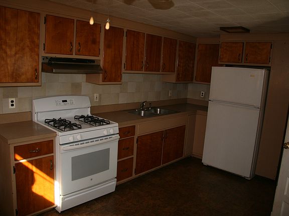 Kitchen, appliances included