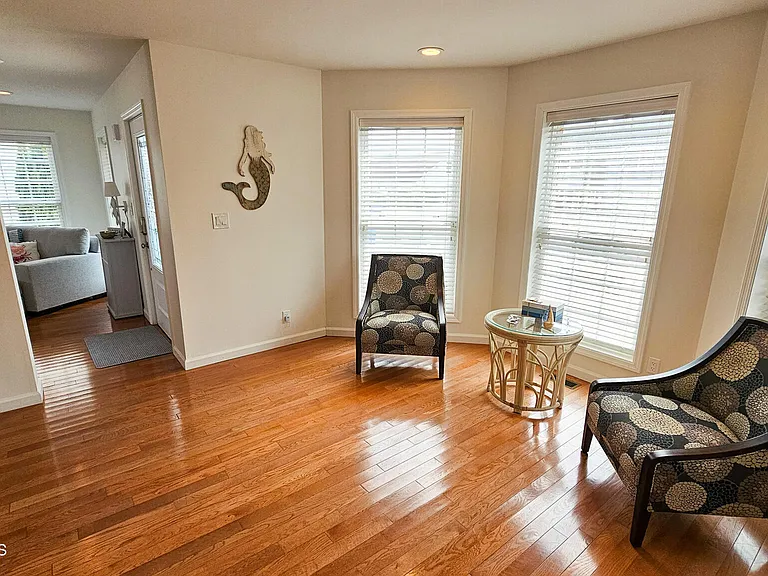 24 Dorothy Dr — Photo 13