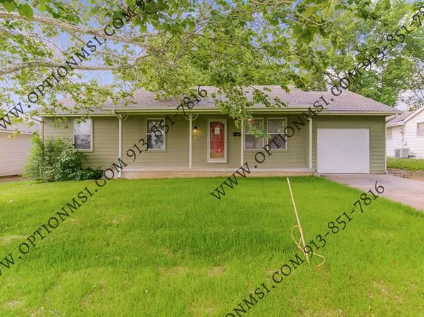 712 Harvey St, Harrisonville, MO 64701