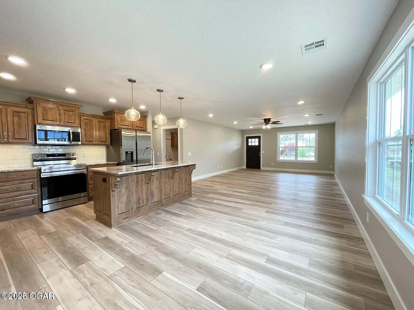 3 bed, 2.0 bath, 1412 sqft, $1,500 — Photo 2