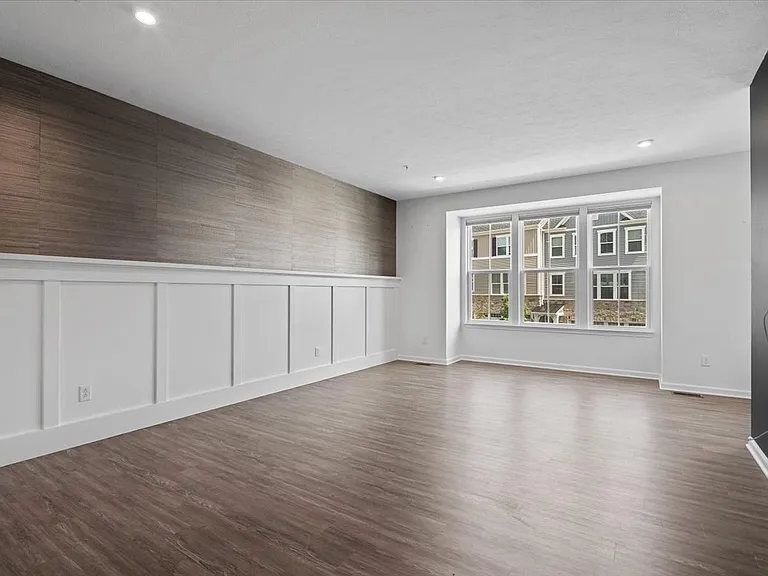 150 Curtis Ct — Photo 29